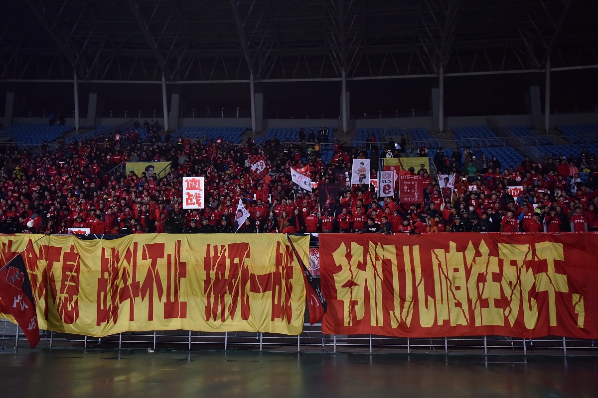 包含同舟共济再出发，球队团结拼搏的词条