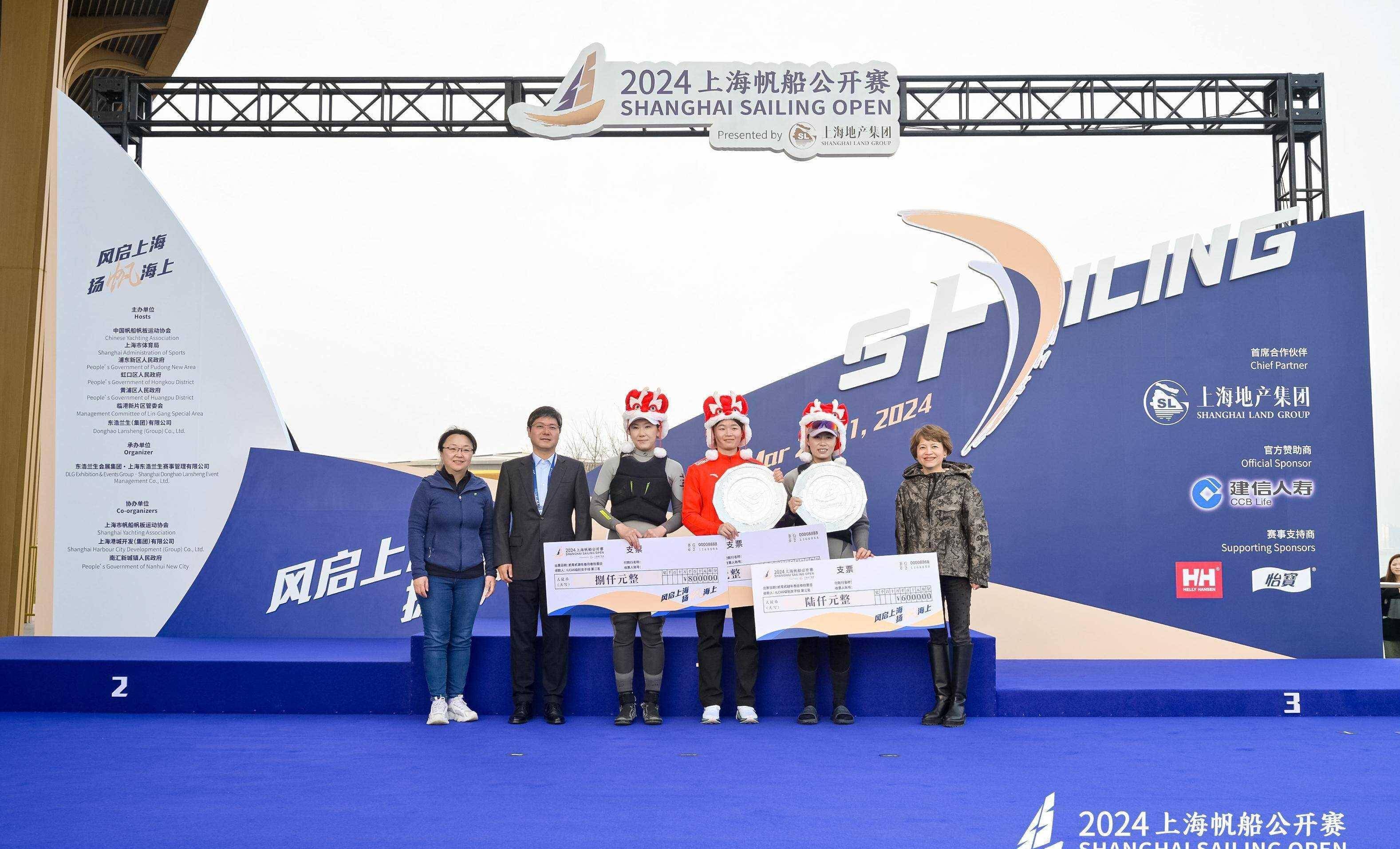 帆船比赛中，德国选手突围夺冠