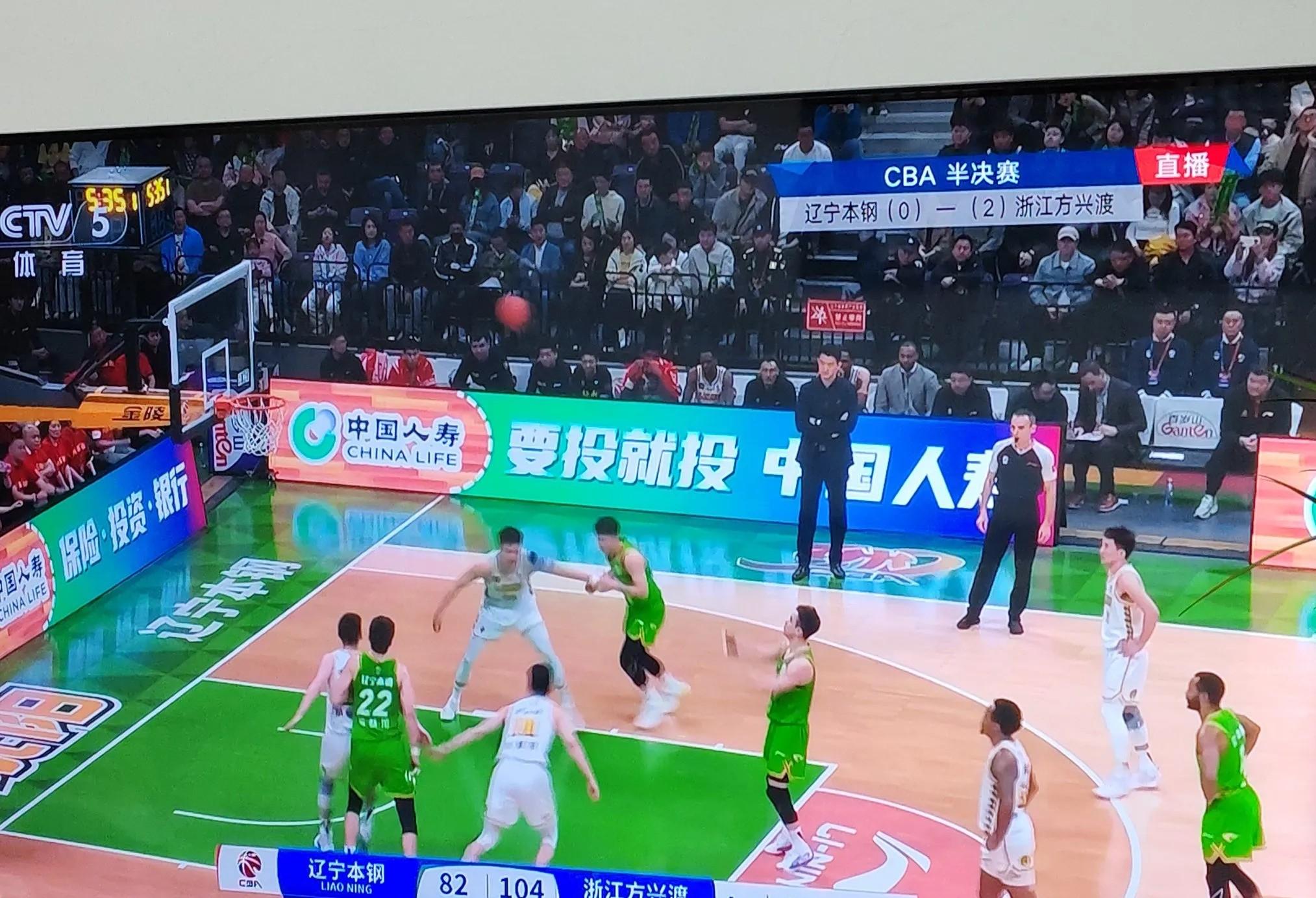 防守稳固攻势致胜，球队主场取胜尽展实力