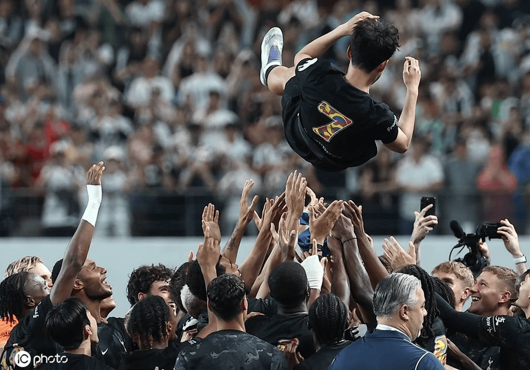 开云体育APP下载-关于热刺球员战无不胜：势不可挡赢得掌声的信息