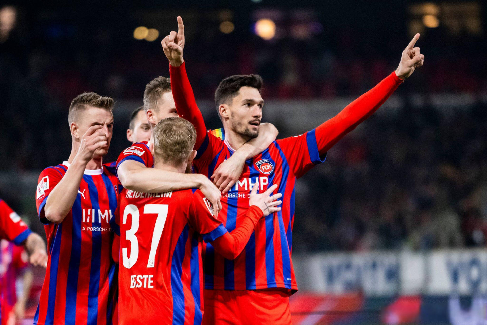 沃尔夫斯堡主场大胜,士气如虹 沃尔夫斯堡主场大胜,士气如虹