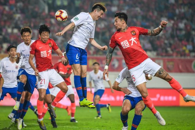 开云体育入口-包含广州恒大主场逆转山东鲁能，稳固领先优势的词条