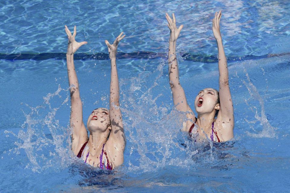 包含中国游泳选手实现逆袭，决战冠军角逐的词条