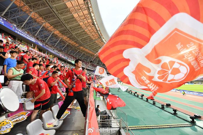 包含精彩进球时刻,球迷热情高涨的词条 包含精彩进球时刻,球迷热情高涨的词条