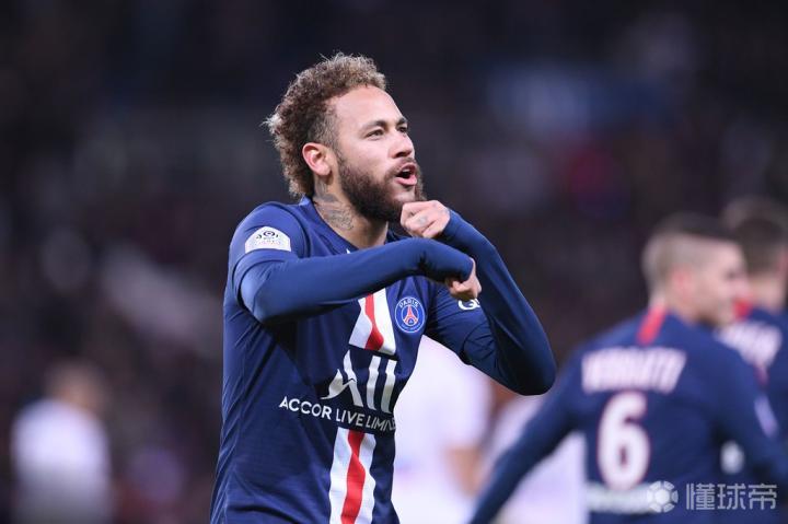 巴黎圣日尔曼女足球队参加训练拉伸 巴黎圣日尔曼女足球队参加训练拉伸