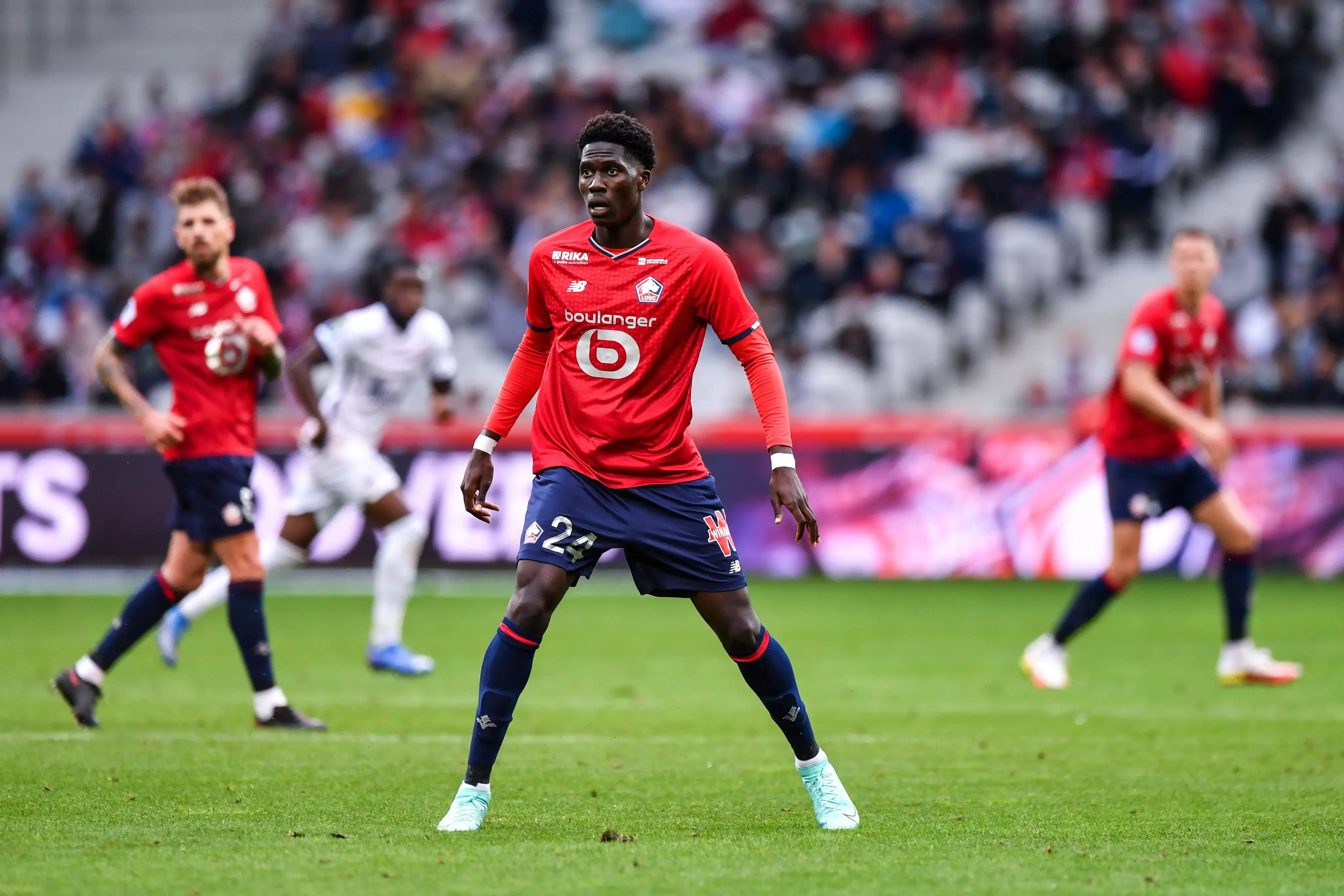 里尔队员连续几场比赛表现出色，备受瞩目的简单介绍