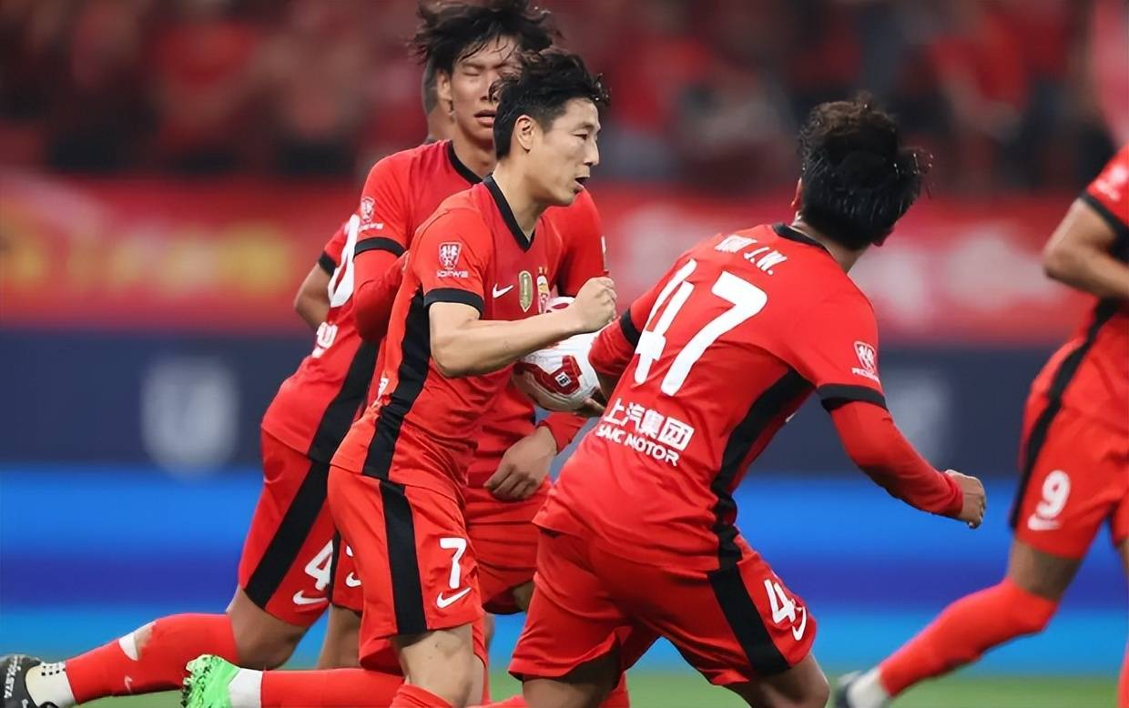 上海申花客场大胜，队员士气高涨的简单介绍