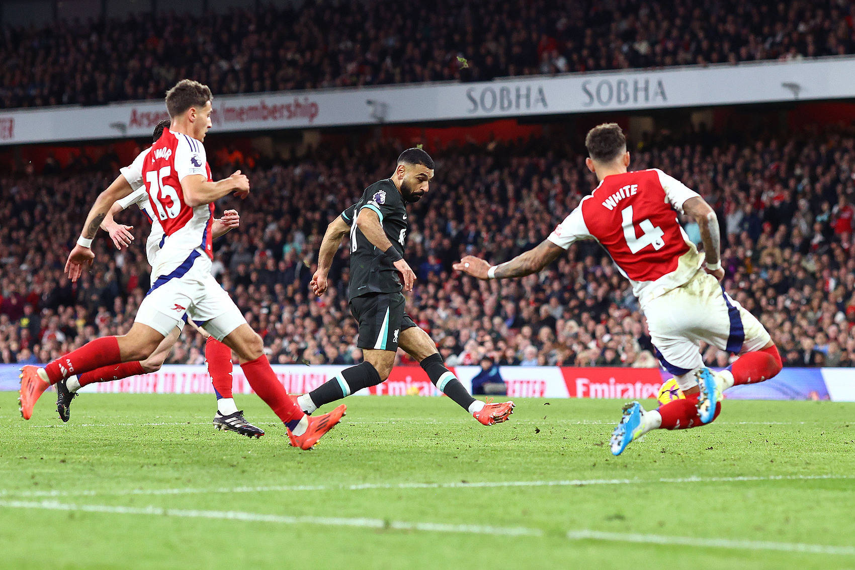 阿森纳中场大将破门得分，展望未来足坛成就