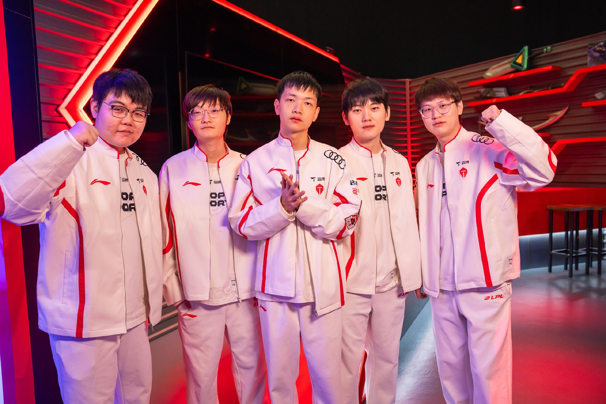 FLY险胜WBG，Jankos完成史诗逆转鏖战多局淘汰赛，让粉丝疯狂欢呼