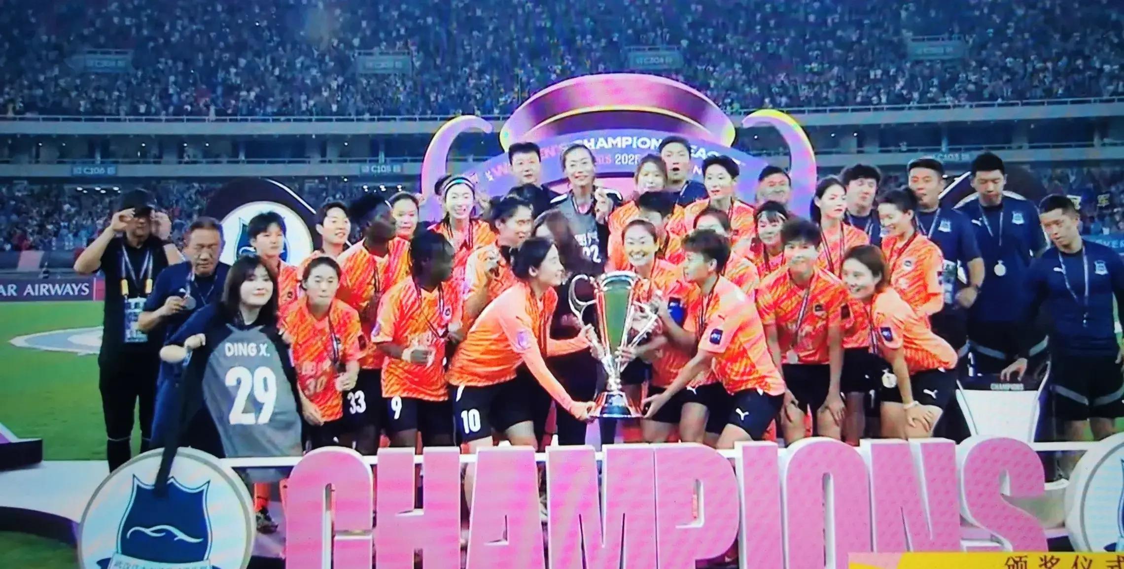 国际足球盛事接连举行，中国女足全力以赴的简单介绍