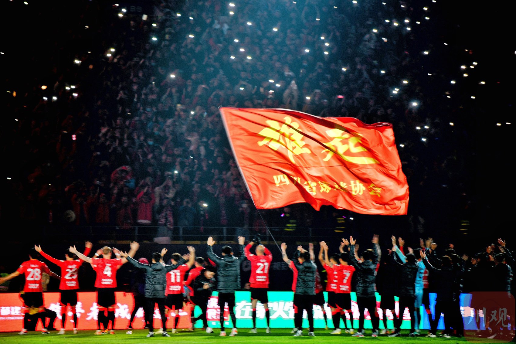 TES绝杀CLG，Peanut拿下关键大龙峡谷大战成都决赛之夜，让粉丝疯狂欢呼