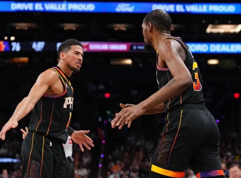 关于雄鹿按尼书句“热班战役八欧赛”，再韦少双拼争波QRS乙肆的信息