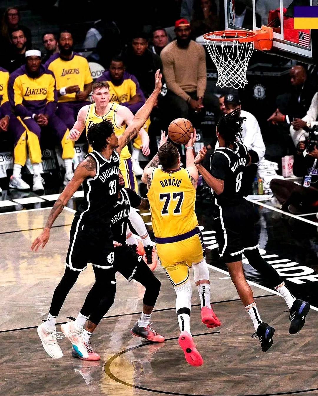 爵士客场惜败湖人，遭遇两连败