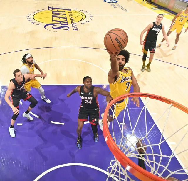 爵士客场惜败湖人，遭遇两连败