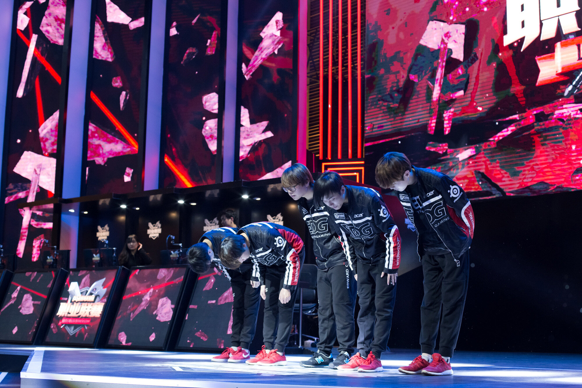 哥伦比亚队勇夺冠军殊荣