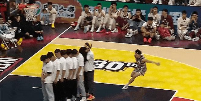 实力碾压对手，全面赢得比赛