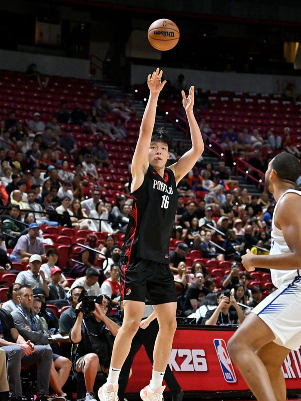 比赛中球员身体素质和意志力的展现引人赞叹