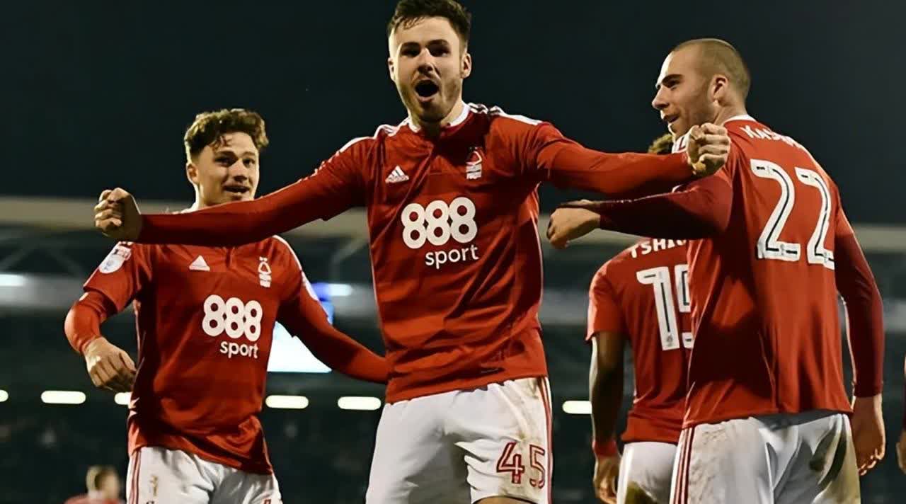 关于法兰克福中场天才开始重回最佳状态，球队振奋的信息