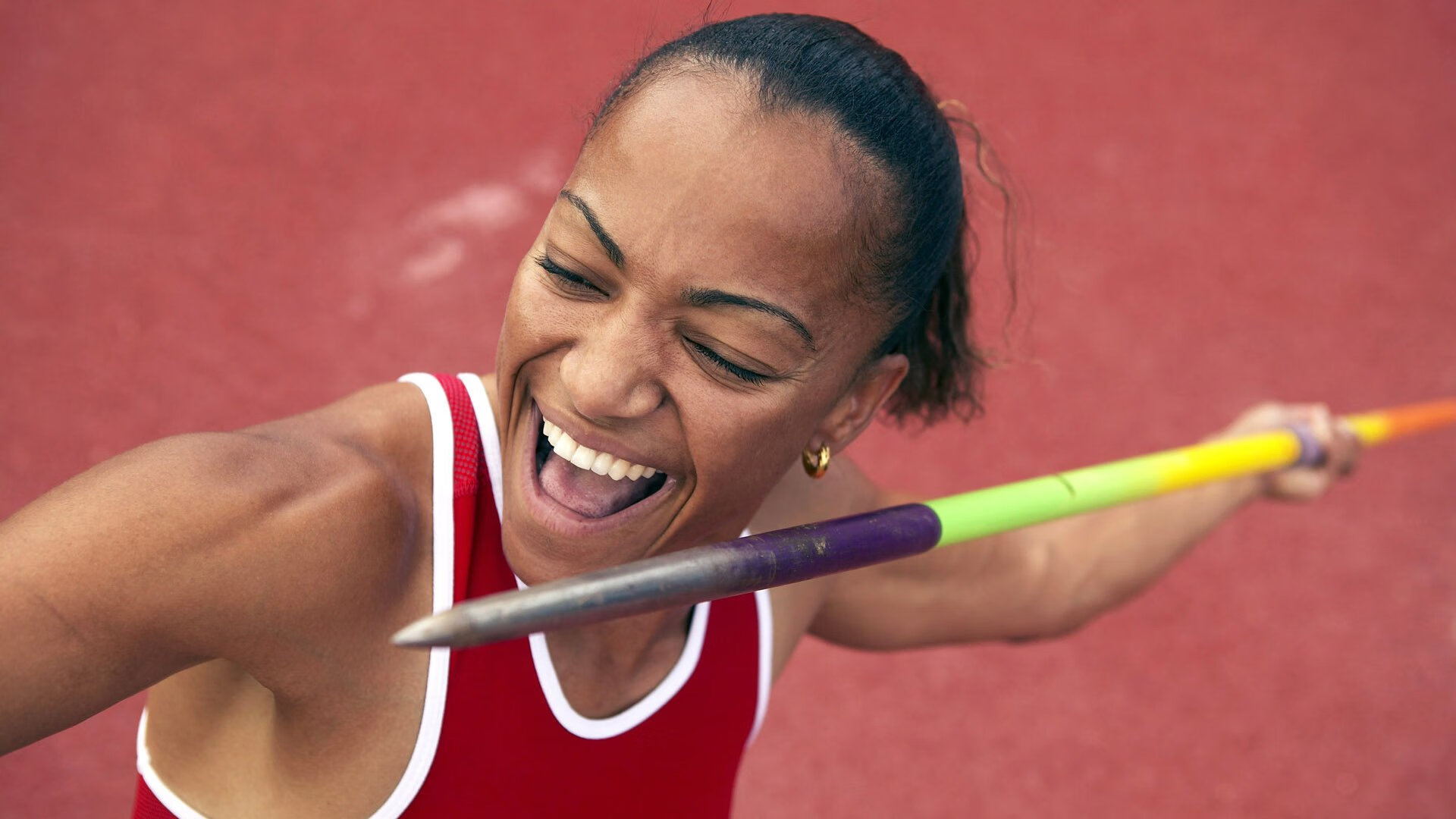 当马赛的战术引擎轰鸣，努涅斯在F1街道赛完成对利物浦的赛道超车