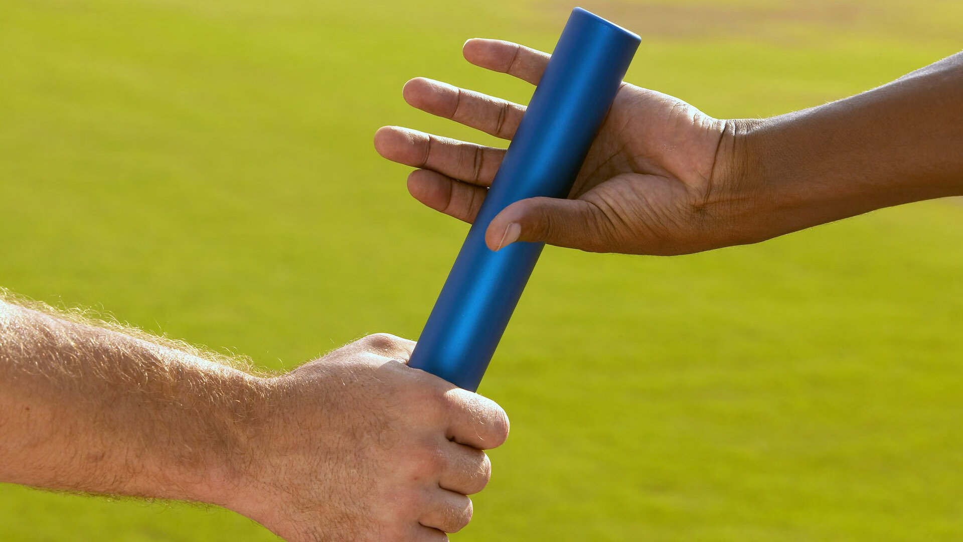 双重胜利，阿斯顿马丁以性能碾压迈凯伦，拉塞尔冷静一击定下胜局